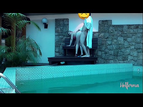 ❤️ Boss jistieden maid għall-pool, iżda ma setgħetx tirreżisti sħun ️❌ Porno lilna ❤